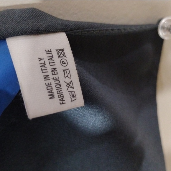 Cesar Manrique Art Scarf – Grey, Red, Black & White Fire Mountain Cactus 33.5x35 - Picture 7 of 11